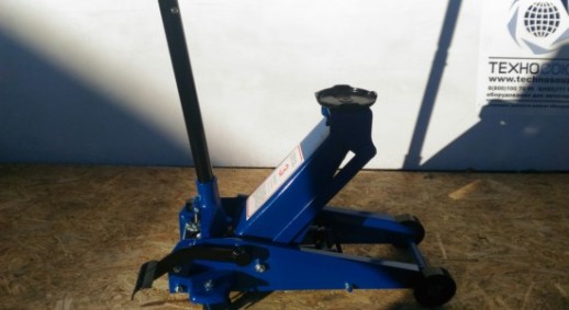 TS0801C Домкрат подкатной с педалью быстрого подъема, 3т