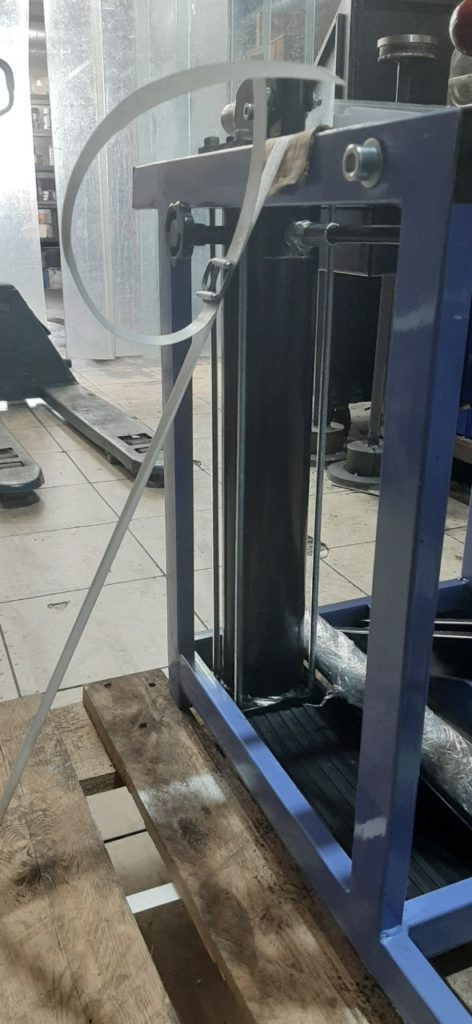 Выпрессовщик шкворней ВШ95-300 с тележкой