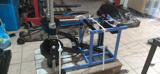 Выпрессовщик шкворней ВШ95-300 с тележкой