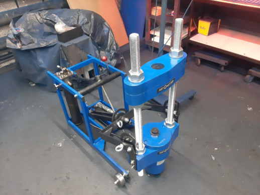 Выпрессовщик шкворней ВШ95-300 с тележкой