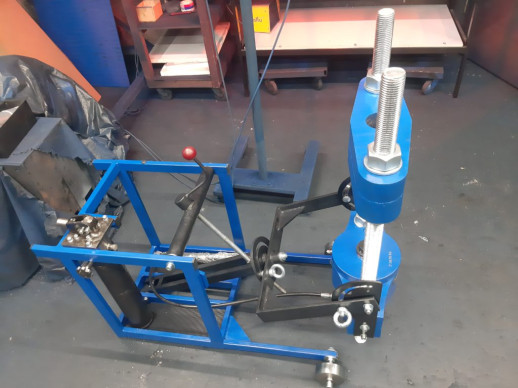 Выпрессовщик шкворней ВШ95-300 с тележкой