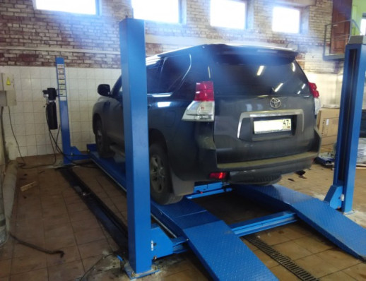 F4D-4 Подъемник 4-хст. г/п 4т,эл/гидр. с траверсой